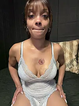 Snapshot of Rakiyahcharms chatting on 06.19.26 Rakiyahcharms online show from 06.19.26