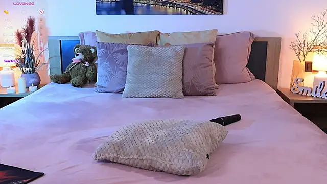 Snapshot of Leila__Sweet chatting on 02.01.25 Leila Sweet online show from 02.01.25