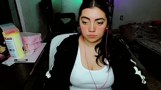 Snapshot of CuteCumSlut666 chatting on 09.17.25 CuteCumSlut666 online show from 09.17.25