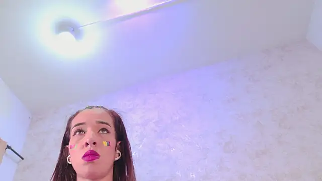 Snapshot of cristinapuerta_ chatting on 06.27.26 cristinapuerta online show from 06.27.26