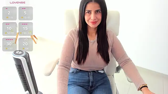 Snapshot of renata_t_ chatting on 03.05.25 renata t online show from 03.05.25