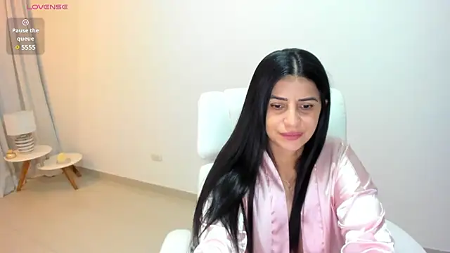Snapshot of renata_t_ chatting on 03.08.25 renata t online show from 03.08.25