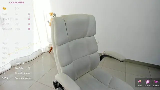 Snapshot of renata_t_ chatting on 09.19.25 renata t online show from 09.19.25