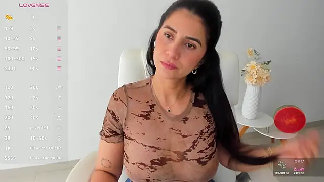 Snapshot of renata_t_ chatting on 10.09.25 renata t online show from 10.09.25