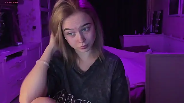 Snapshot of MaryDreaminess chatting on 01.22.25 MaryDreaminess online show from 01.22.25