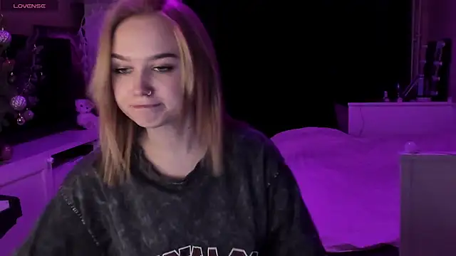 Snapshot of MaryDreaminess chatting on 01.25.25 MaryDreaminess online show from 01.25.25