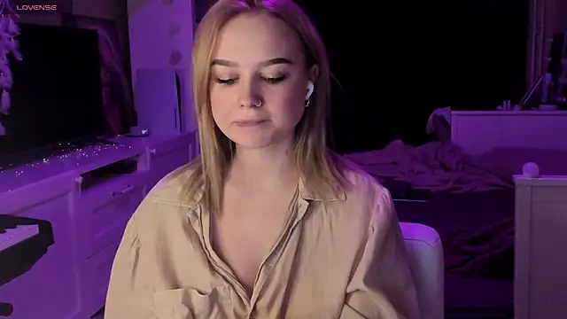 Snapshot of MaryDreaminess chatting on 02.06.25 MaryDreaminess online show from 02.06.25