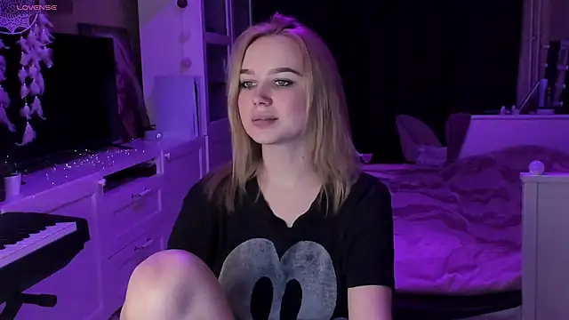 Snapshot of MaryDreaminess chatting on 02.14.25 MaryDreaminess online show from 02.14.25