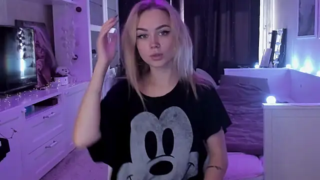 Snapshot of MaryDreaminess chatting on 09.11.25 MaryDreaminess online show from 09.11.25