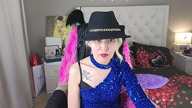 Snapshot of RoxalanaStar chatting on 06.13.26 RoxalanaStar online show from 06.13.26
