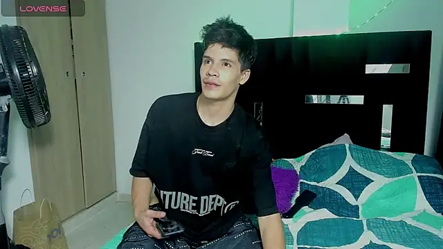 Snapshot of Dimitrixxx__ chatting on 11.28.25 Dimitrixxx online show from 11.28.25