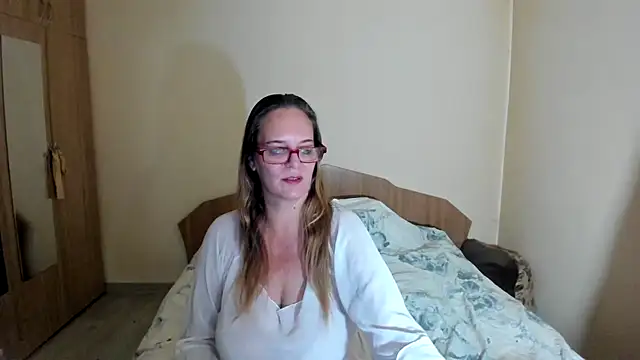 Snapshot of HardWildNipples chatting on 10.12.25 HardWildNipples online show from 10.12.25