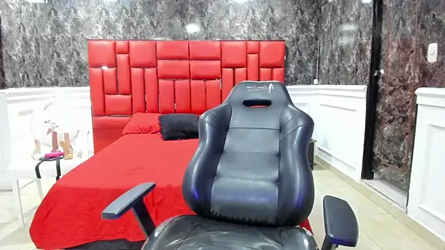 Snapshot of Imyourdirtymilf chatting on 11.04.25 Imyourdirtymilf online show from 11.04.25