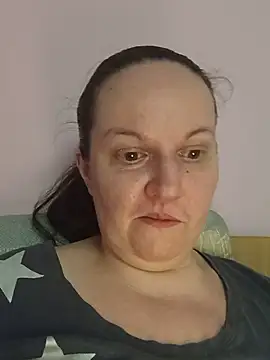 Snapshot of BustyLadyAlma chatting on 06.21.26 BustyLadyAlma online show from 06.21.26