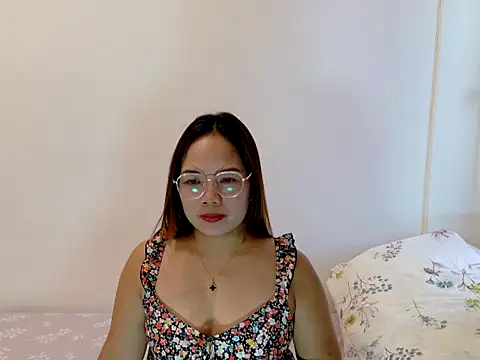 BURBERRY69 online show from 05.08.26