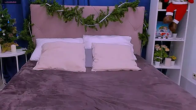 Janie JJ Curvie online show from 12.22.25