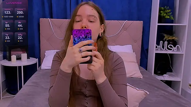 Janie JJ Curvie online show from 03.17.26