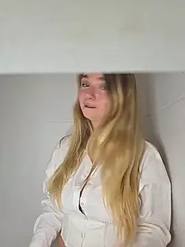 Thegirlbehindthemask online show from 08.04.26