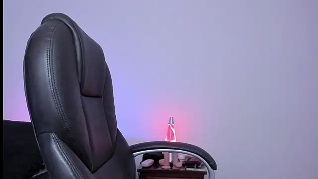 Snapshot of HazelKush chatting on 12.11.24 HazelKush online show from 12.11.24