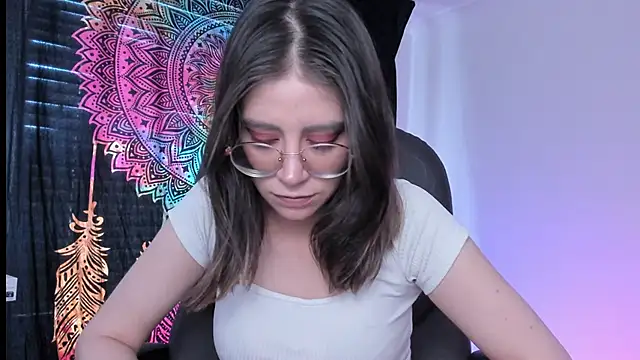 Snapshot of HazelKush chatting on 01.10.25 HazelKush online show from 01.10.25