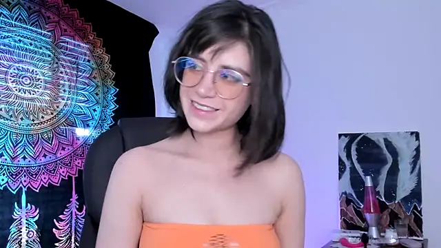 Snapshot of HazelKush chatting on 02.19.25 HazelKush online show from 02.19.25