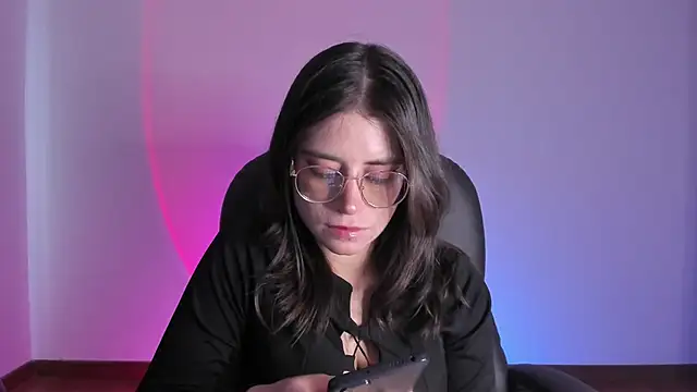 Snapshot of HazelKush chatting on 09.23.25 HazelKush online show from 09.23.25