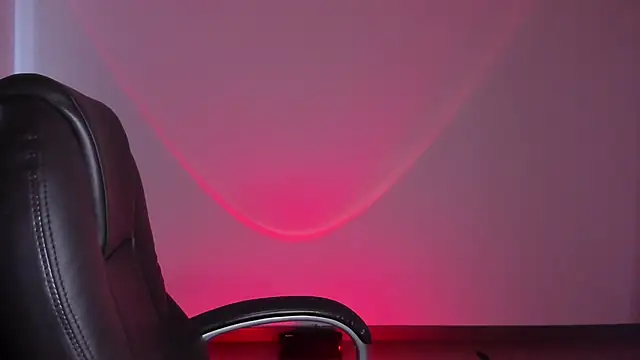 Snapshot of HazelKush chatting on 09.25.25 HazelKush online show from 09.25.25