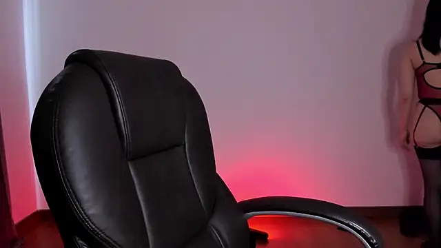 Snapshot of HazelKush chatting on 10.02.25 HazelKush online show from 10.02.25