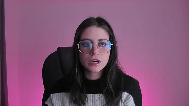 Snapshot of HazelKush chatting on 10.14.25 HazelKush online show from 10.14.25