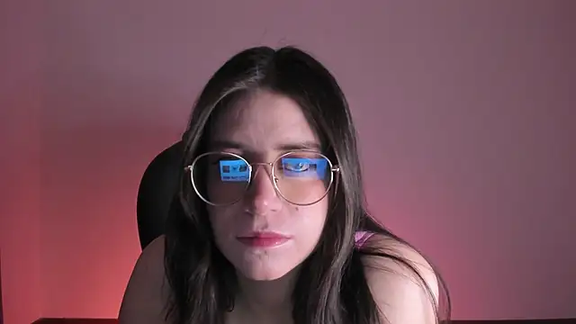 Snapshot of HazelKush chatting on 10.15.25 HazelKush online show from 10.15.25