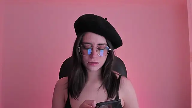 Snapshot of HazelKush chatting on 10.23.25 HazelKush online show from 10.23.25