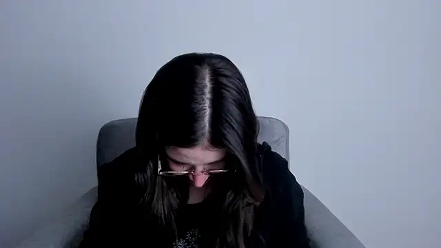 Snapshot of HazelKush chatting on 11.30.25 HazelKush online show from 11.30.25