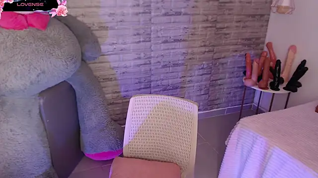 TinnaCobb online show from 12.20.25