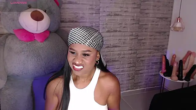 TinnaCobb online show from 03.12.26