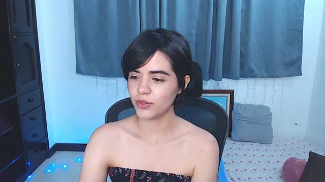 Snapshot of mia_collins_x chatting on 05.28.26 mia collins x online show from 05.28.26