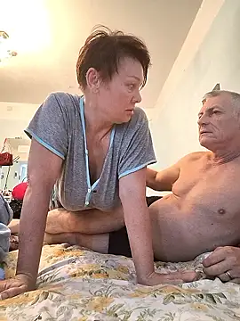 Snapshot of _lady_red_ chatting on 10.31.25 lady red online show from 10.31.25