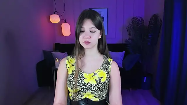 Snapshot of ElizaMild chatting on 01.12.25 ElizaMild online show from 01.12.25