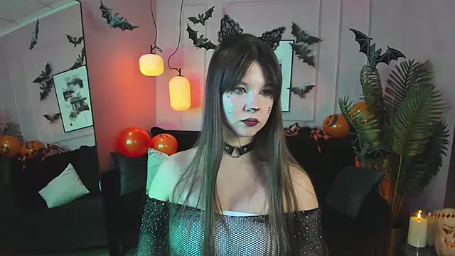 Snapshot of ElizaMild chatting on 10.30.25 ElizaMild online show from 10.30.25