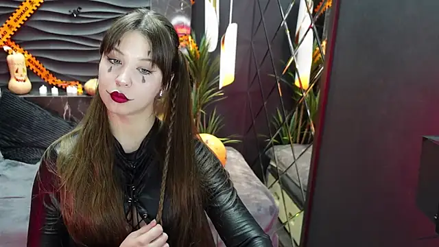 Snapshot of ElizaMild chatting on 10.31.25 ElizaMild online show from 10.31.25