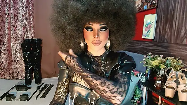 Snapshot of trixxielicious chatting on 02.15.26 trixxielicious online show from 02.15.26