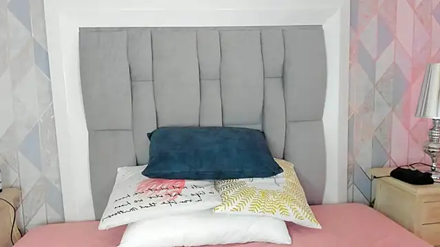 Snapshot of Princsgirl_ chatting on 01.08.26 Princsgirl online show from 01.08.26