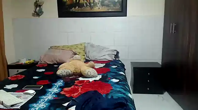 Snapshot of RobertaHott chatting on 02.22.25 RobertaHott online show from 02.22.25