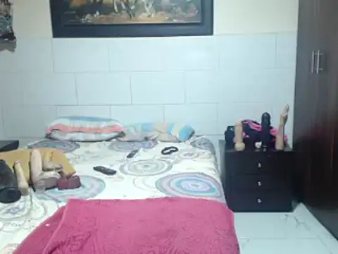 Snapshot of RobertaHott chatting on 09.30.25 RobertaHott online show from 09.30.25