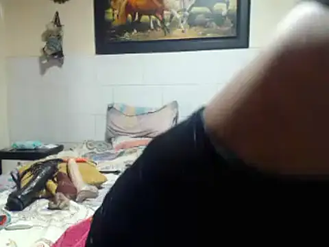 Snapshot of RobertaHott chatting on 10.10.25 RobertaHott online show from 10.10.25