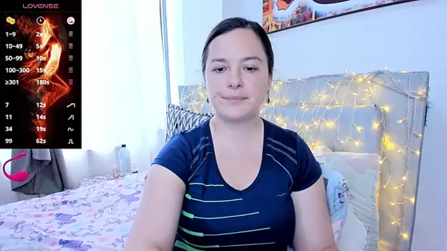 Snapshot of angelaagomez chatting on 05.21.26 angelaagomez online show from 05.21.26