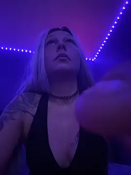 Snapshot of Babii_Nova chatting on 11.25.25 Babii Nova online show from 11.25.25