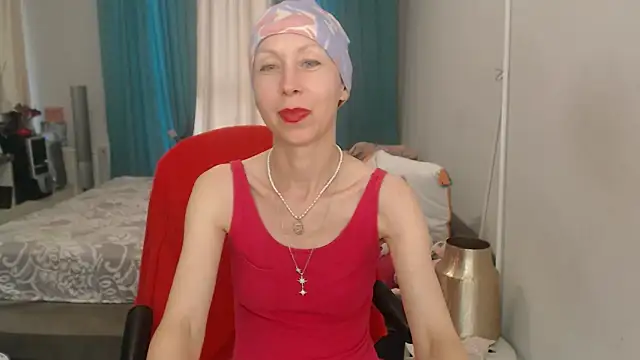 Snapshot of LuxuryNika chatting on 07.16.26 LuxuryNika online show from 07.16.26