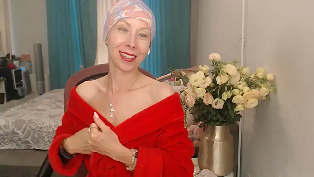 Snapshot of LuxuryNika chatting on 07.23.26 LuxuryNika online show from 07.23.26