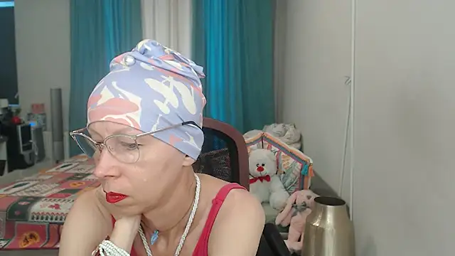 Snapshot of LuxuryNika chatting on 08.04.26 LuxuryNika online show from 08.04.26