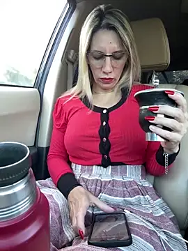 Snapshot of Gatitacarlita chatting on 12.27.24 Gatitacarlita online show from 12.27.24